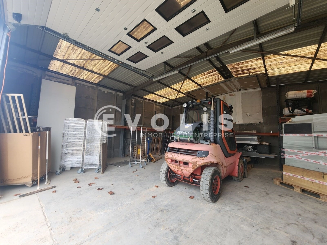 Photo 13 – location Entrepôts / activités	FRONTONAS (38290)