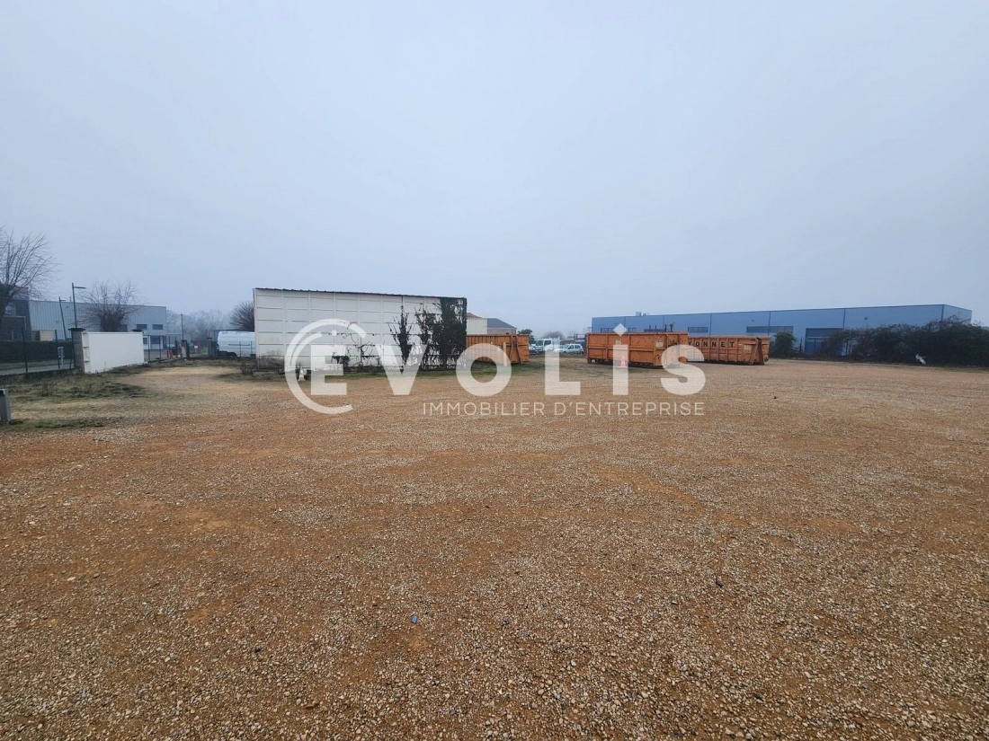 Photo 4 – location Entrepôts / activités	FRONTONAS (38290)