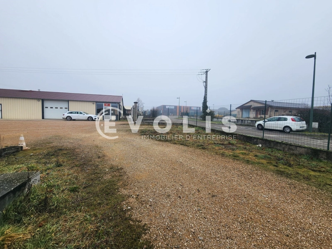 Photo 1 – location Entrepôts / activités	FRONTONAS (38290)