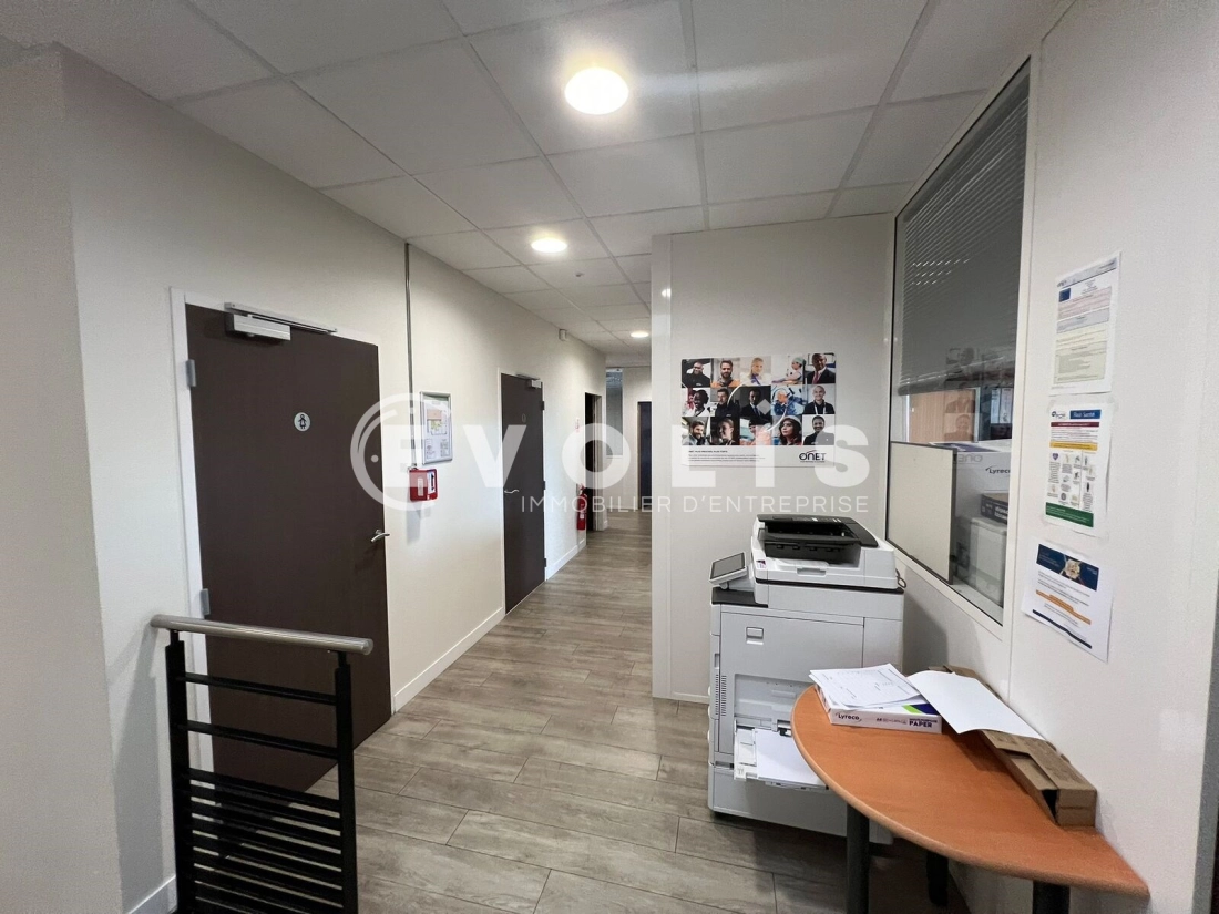 Photo 9 – location Entrepôts / activités	SAINT PRIEST (69800)