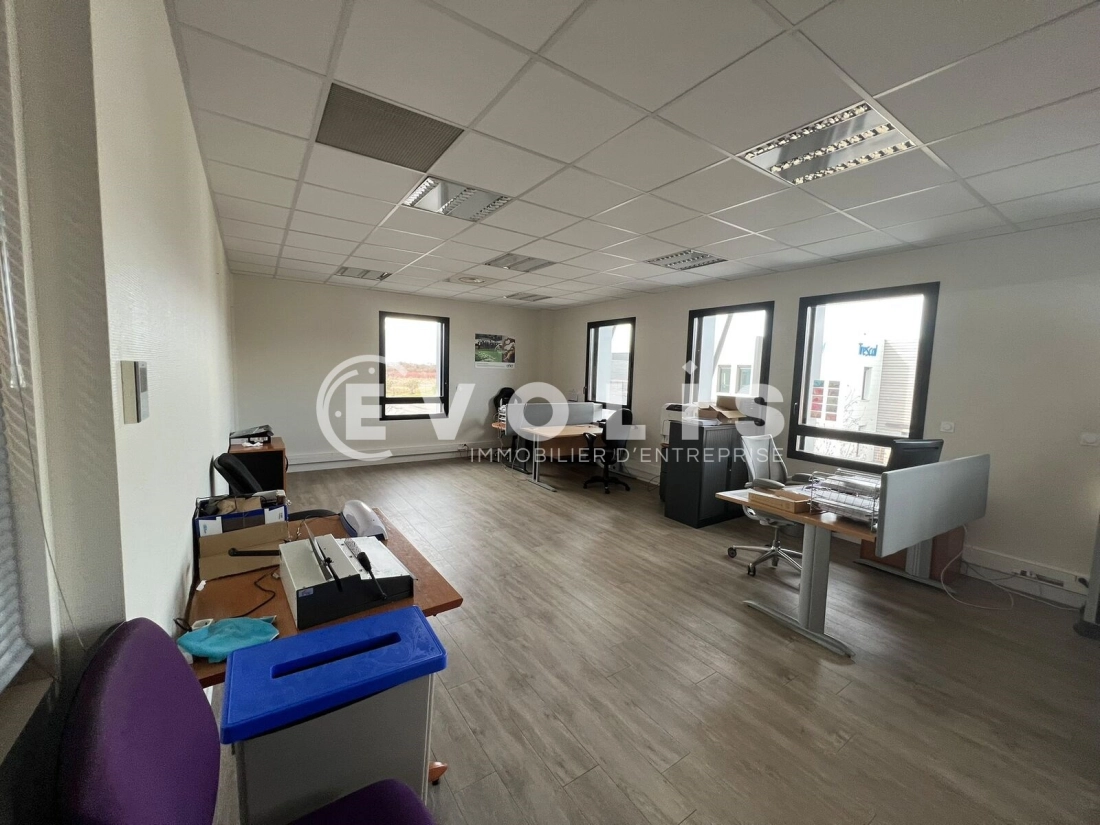 Photo 10 – location Entrepôts / activités	SAINT PRIEST (69800)