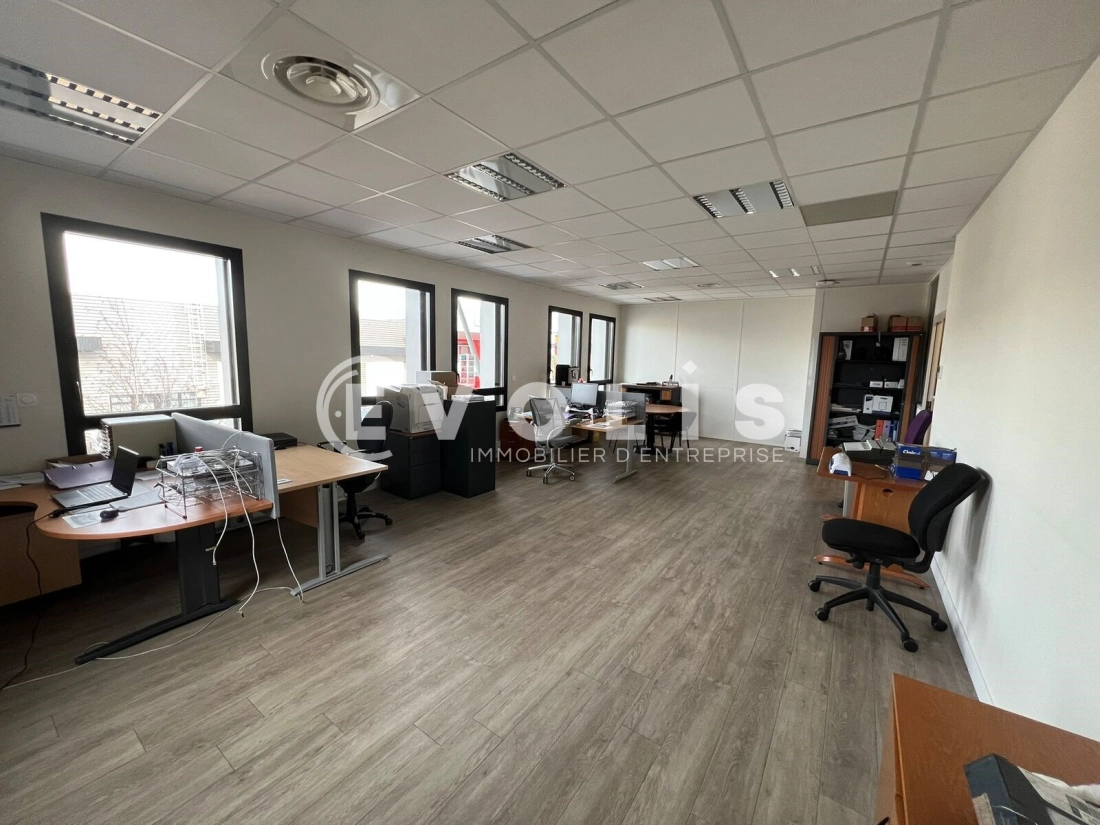 Photo 11 – location Entrepôts / activités	SAINT PRIEST (69800)