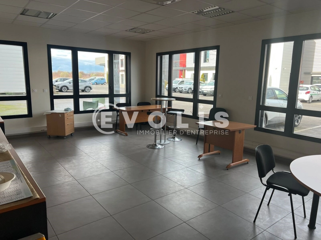 Photo 13 – location Entrepôts / activités	SAINT PRIEST (69800)