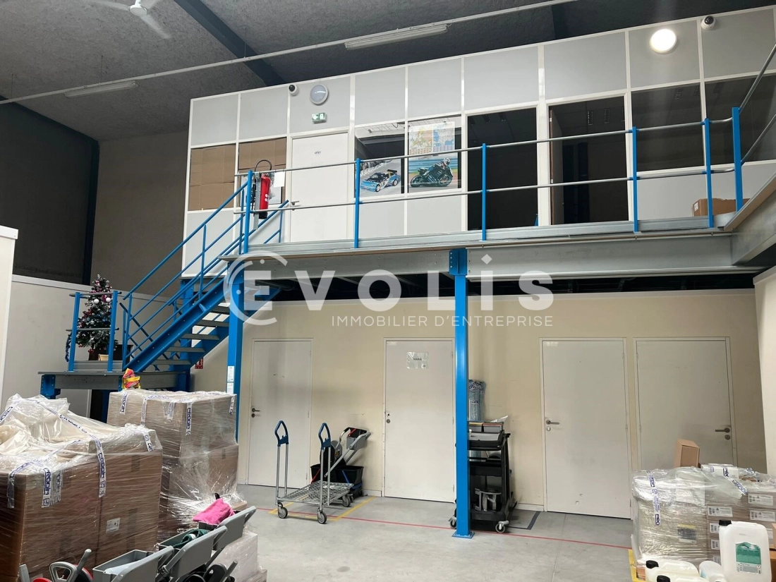 Photo 7 – location Entrepôts / activités	SAINT PRIEST (69800)
