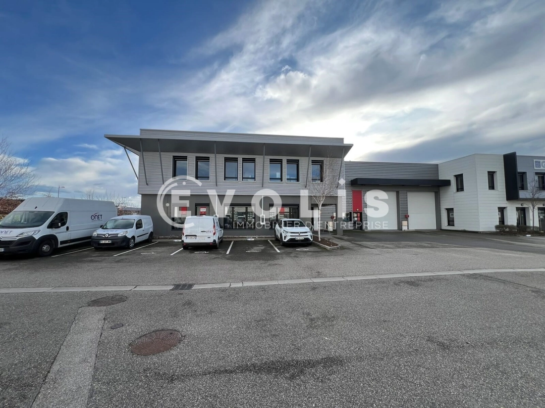 Photo 3 – location Entrepôts / activités	SAINT PRIEST (69800)