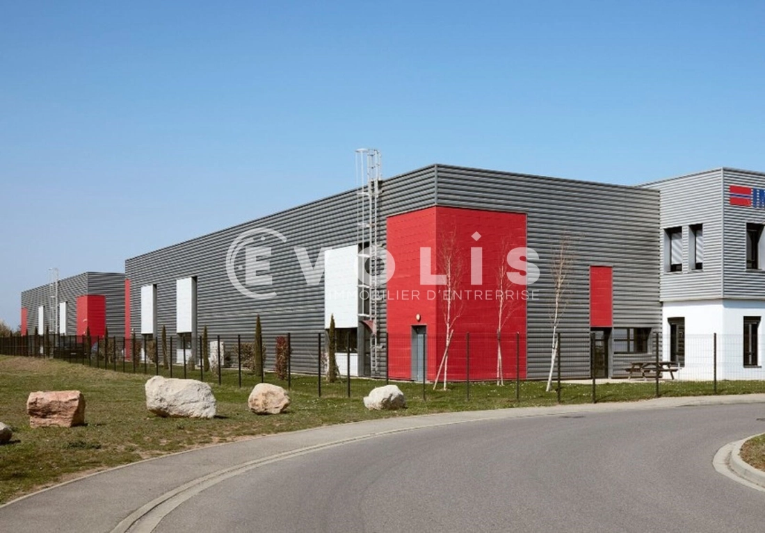 Photo 2 – location Entrepôts / activités	SAINT PRIEST (69800)