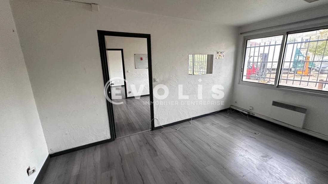 Photo 7 – location Entrepôts / activités	VAULX EN VELIN (69120)