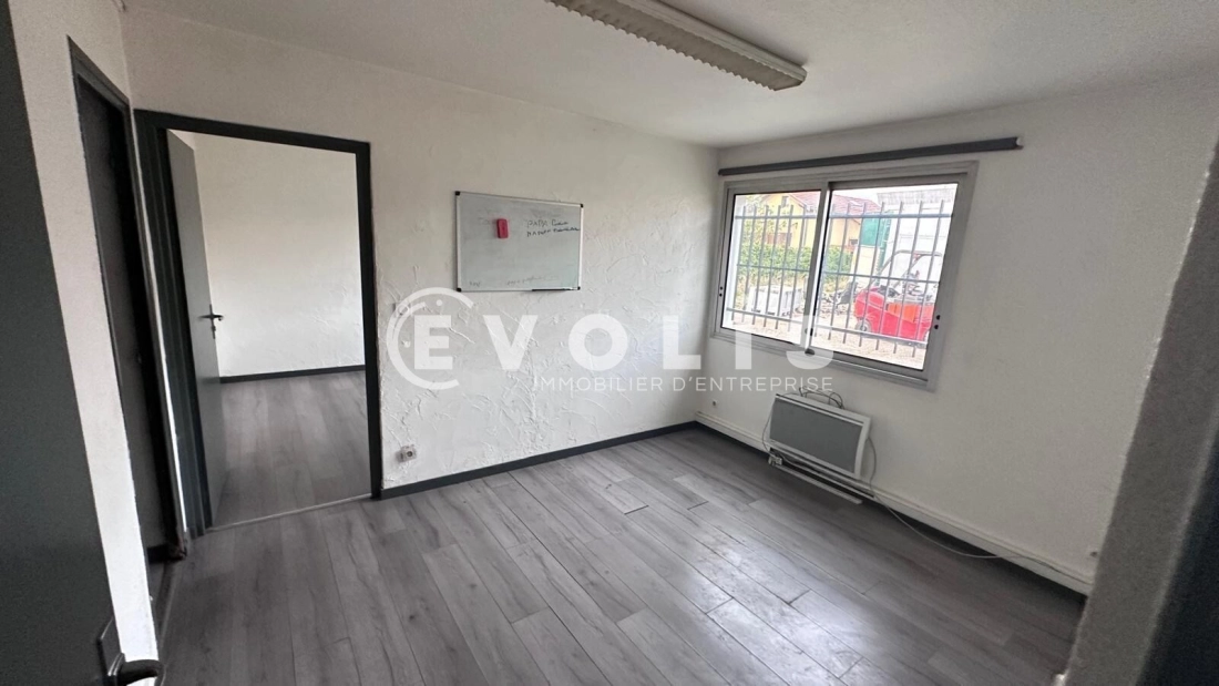 Photo 6 – location Entrepôts / activités	VAULX EN VELIN (69120)