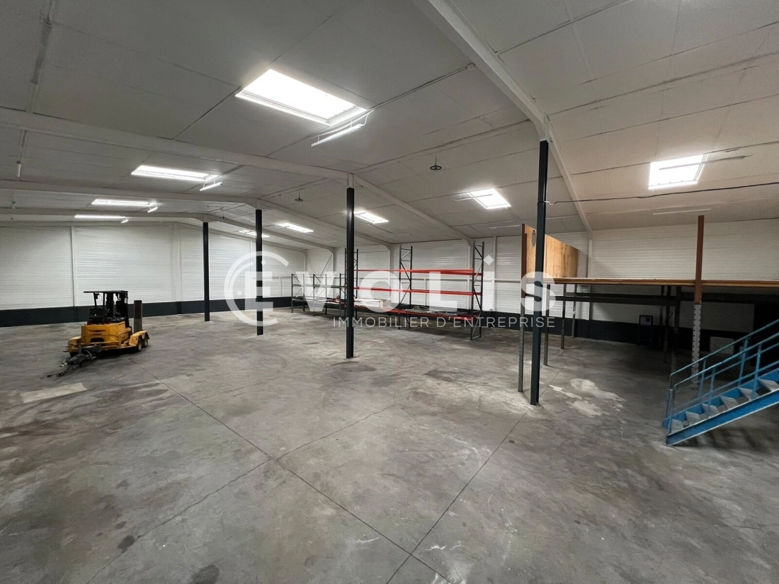 Photo 5 – location Entrepôts / activités	PUSIGNAN (69330)