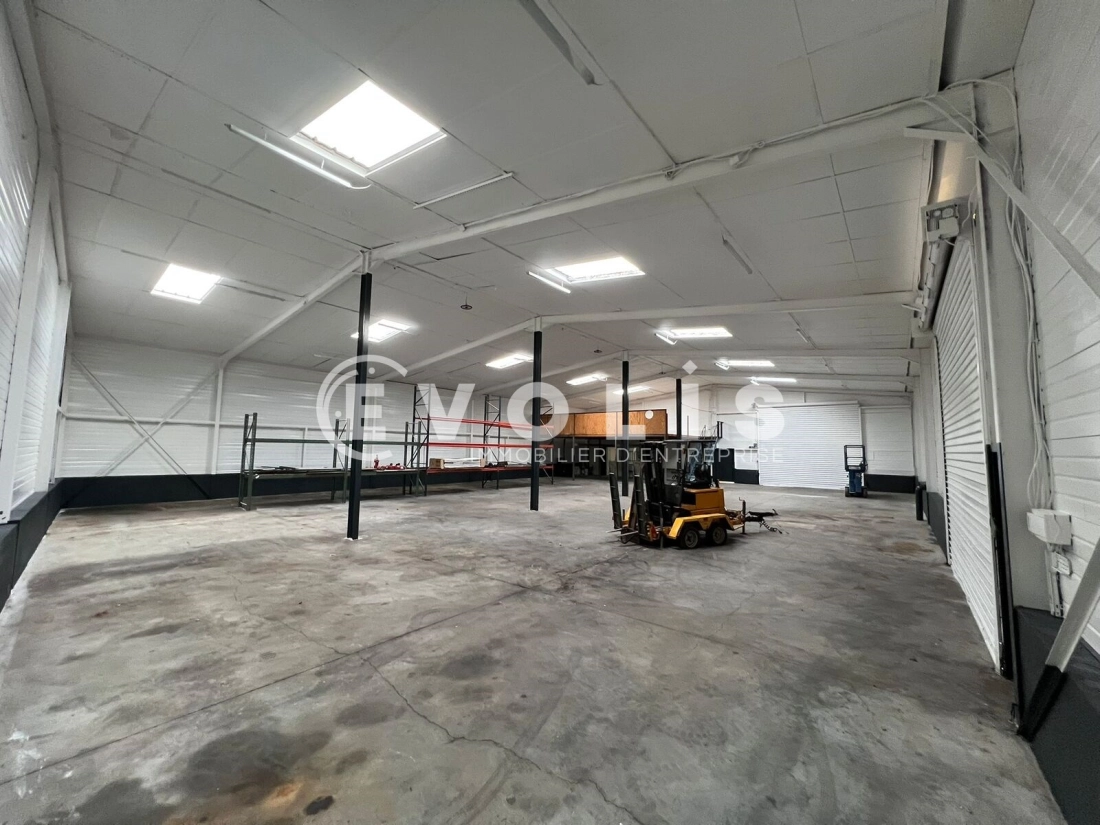 Photo 3 – location Entrepôts / activités	PUSIGNAN (69330)