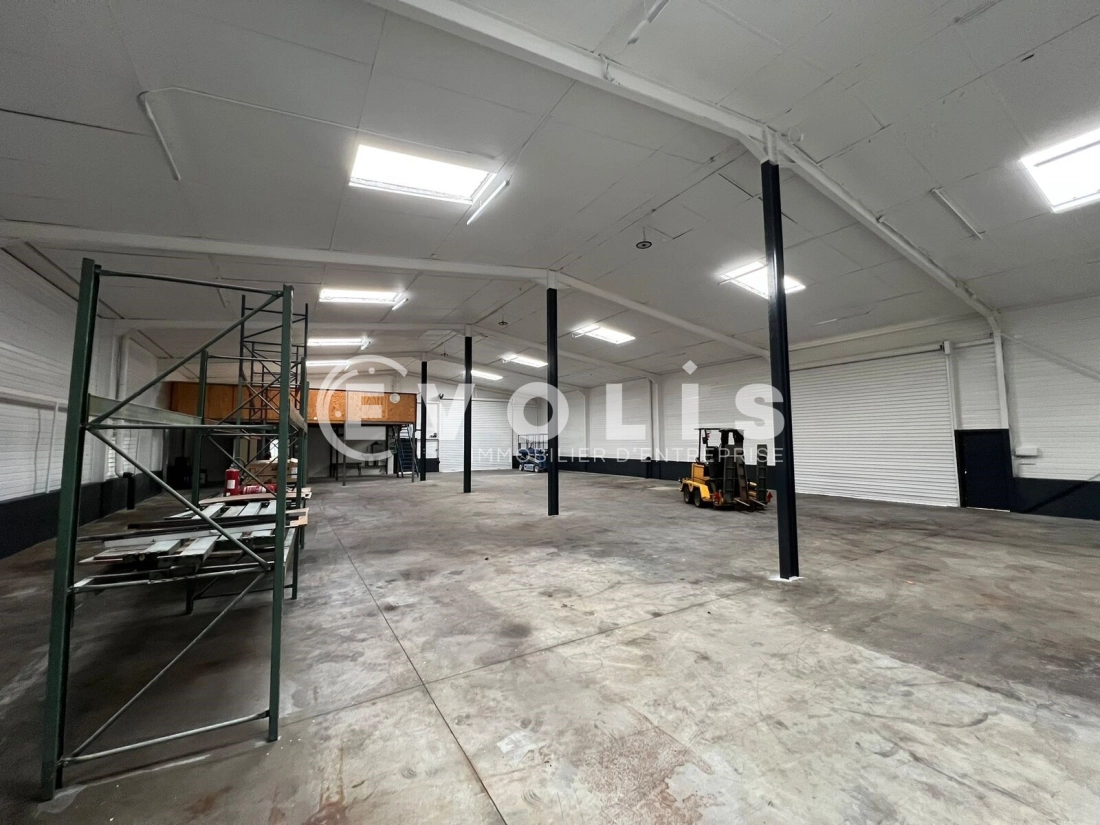 Photo 4 – location Entrepôts / activités	PUSIGNAN (69330)