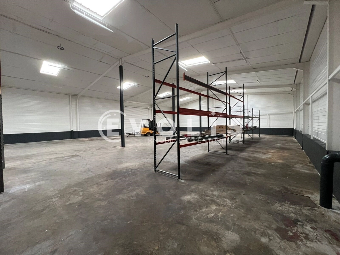 Photo 7 – location Entrepôts / activités	PUSIGNAN (69330)