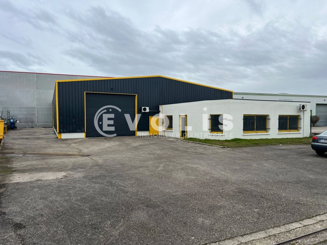 Photo 2 – location Entrepôts / activités	PUSIGNAN (69330)