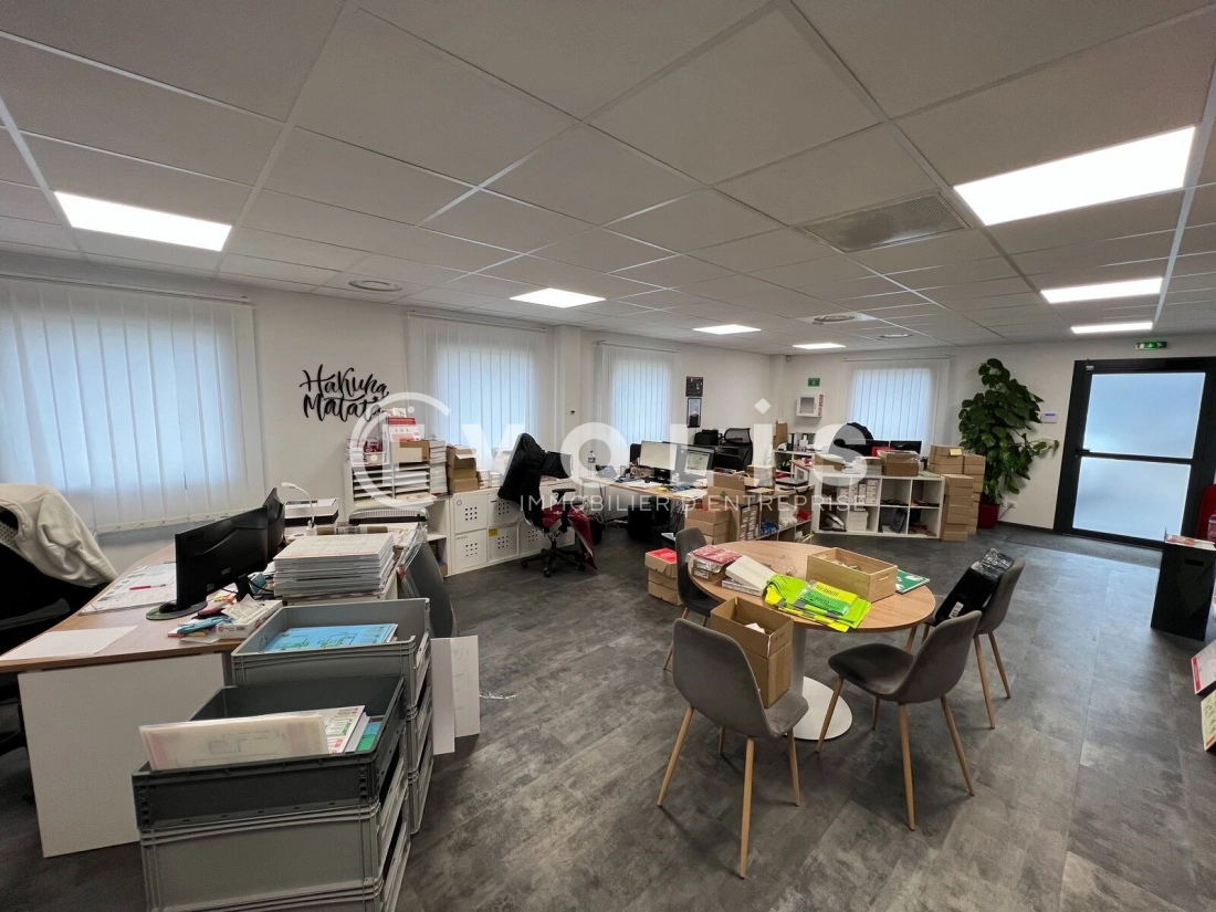 Photo 3 – vente Entrepôts / activités	GENAY (69730)