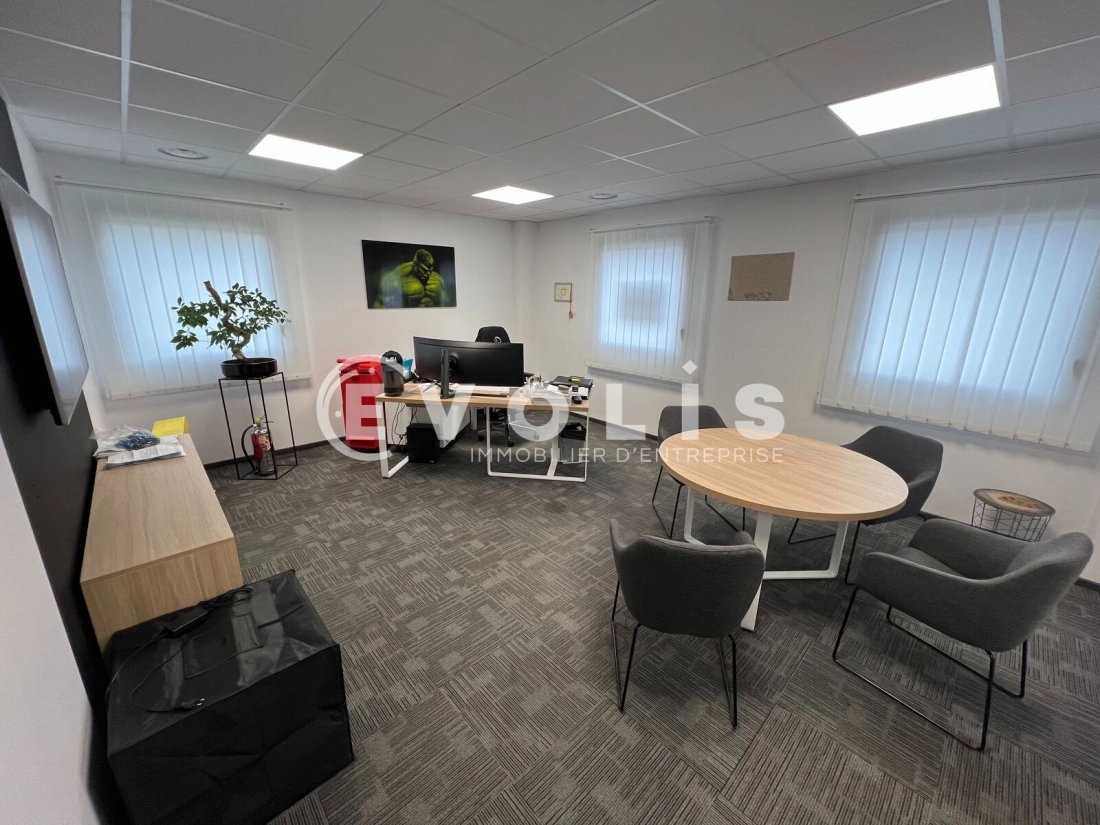 Photo 4 – vente Entrepôts / activités	GENAY (69730)