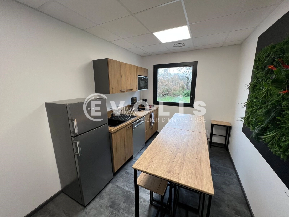 Photo 6 – vente Entrepôts / activités	GENAY (69730)