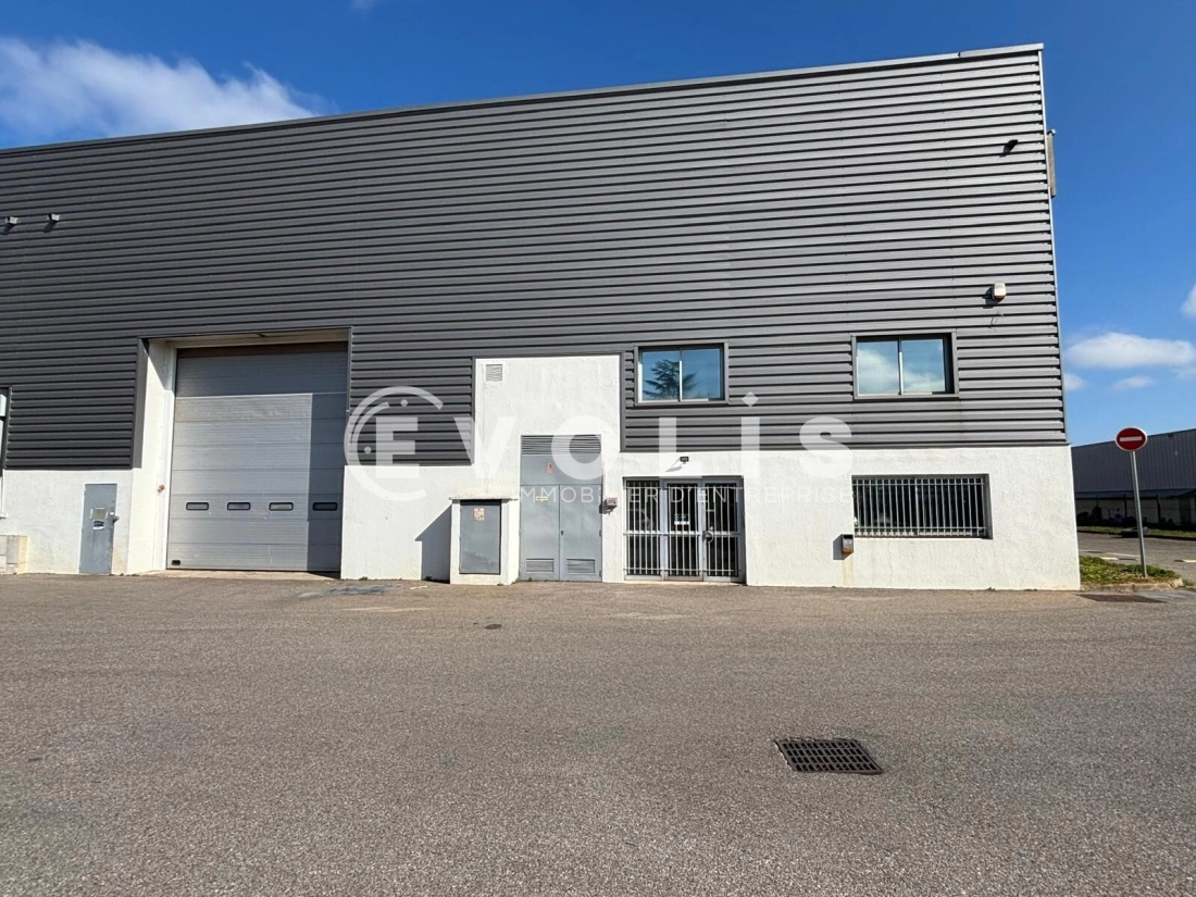 Photo 1 – location Entrepôts / activités	CHASSIEU (69680)