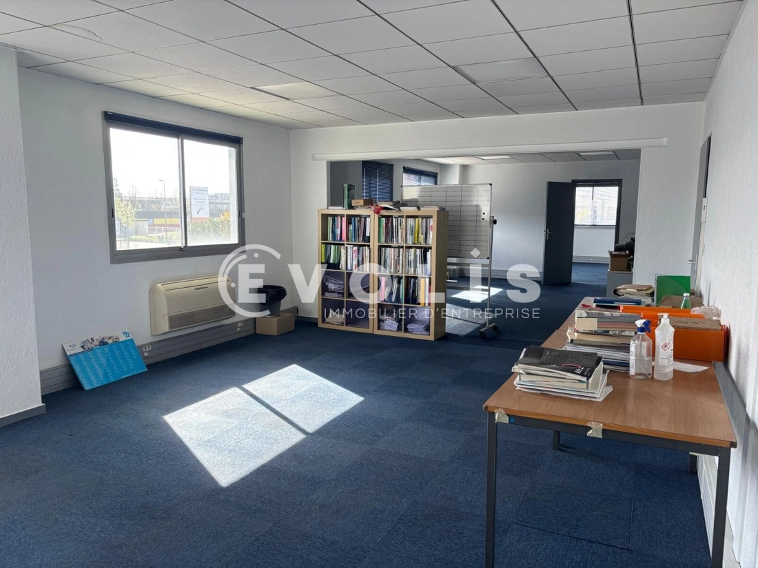 Photo 5 – location Entrepôts / activités	CHASSIEU (69680)