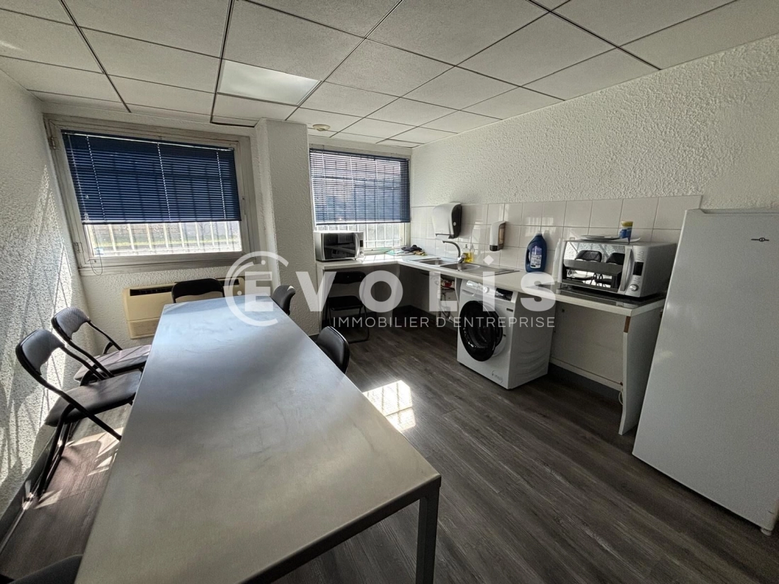 Photo 7 – location Entrepôts / activités	CHASSIEU (69680)