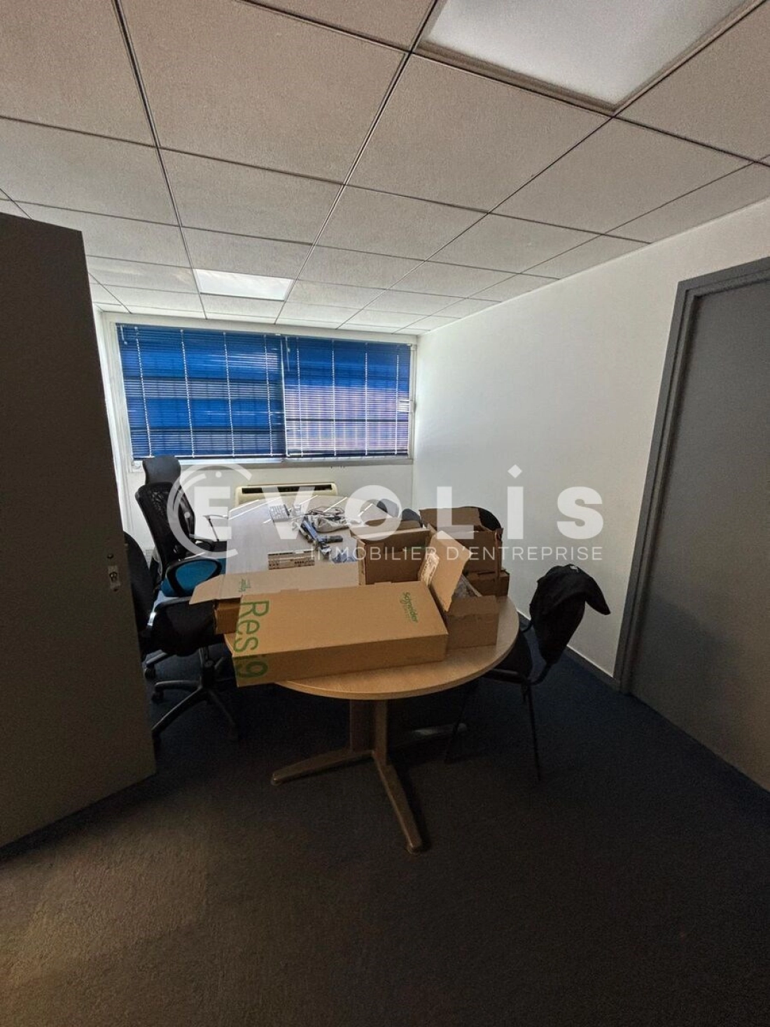 Photo 8 – location Entrepôts / activités	CHASSIEU (69680)