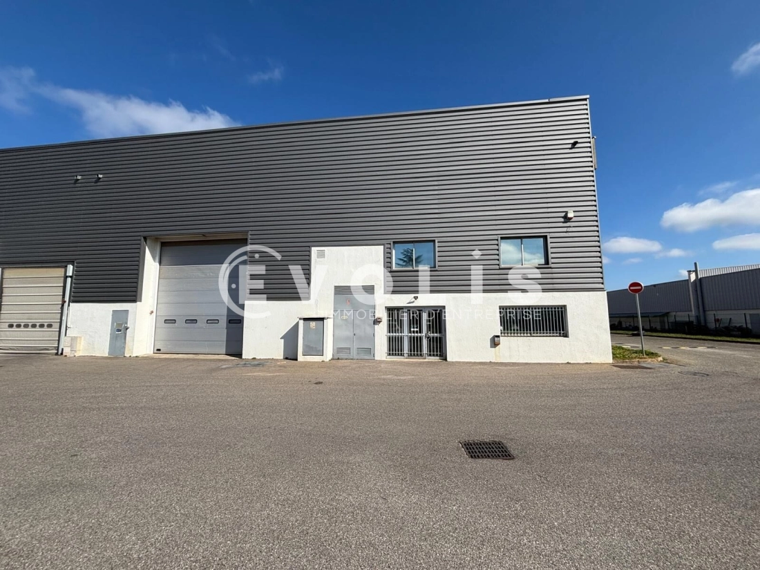 Photo 2 – location Entrepôts / activités	CHASSIEU (69680)