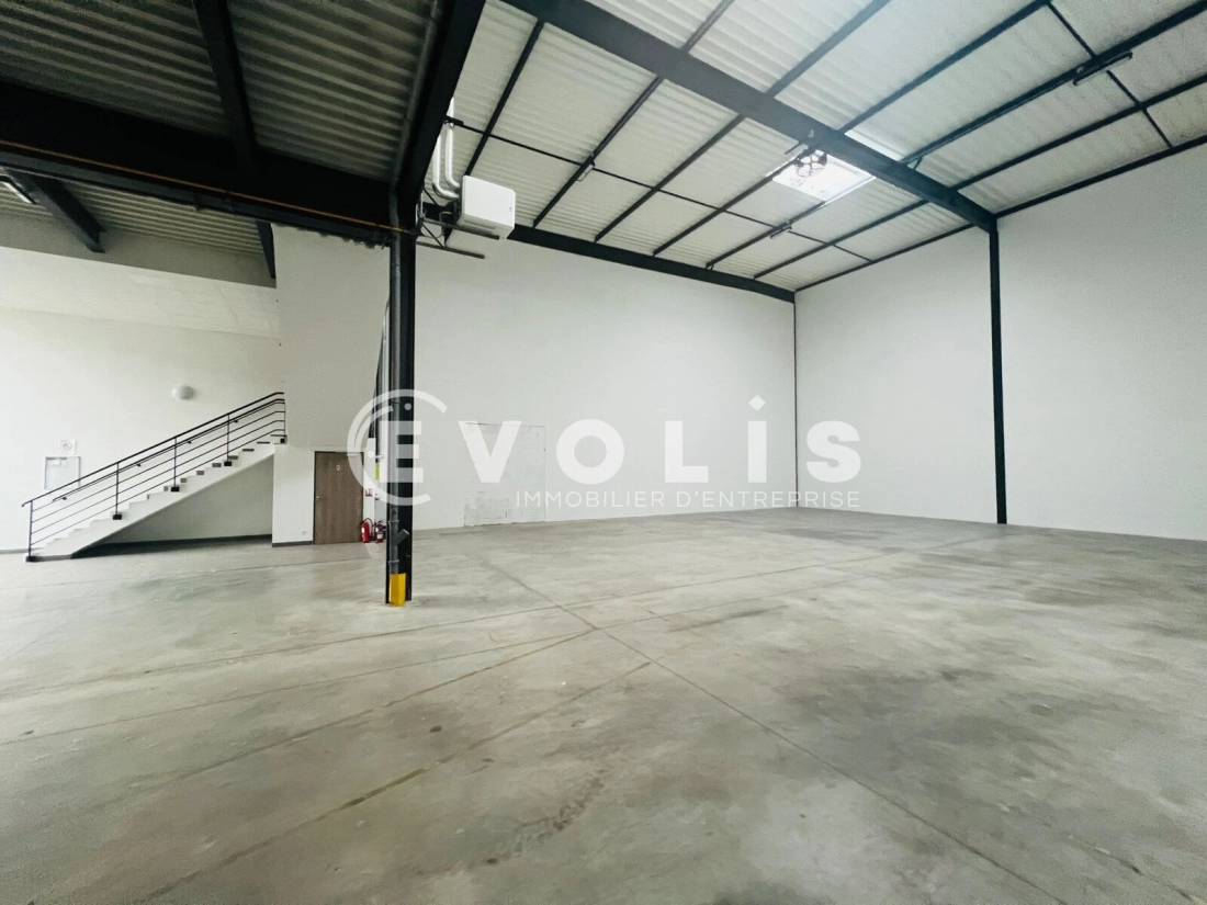 Photo 3 – location Entrepôts / activités	LIEUSAINT (77127)