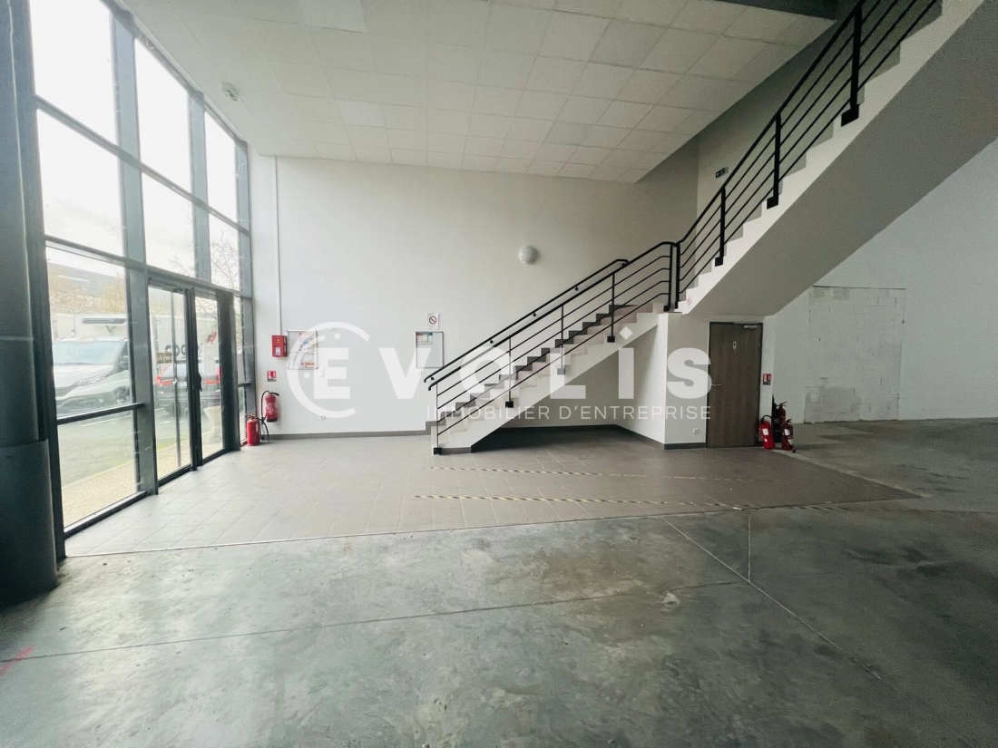 Photo 2 – location Entrepôts / activités	LIEUSAINT (77127)