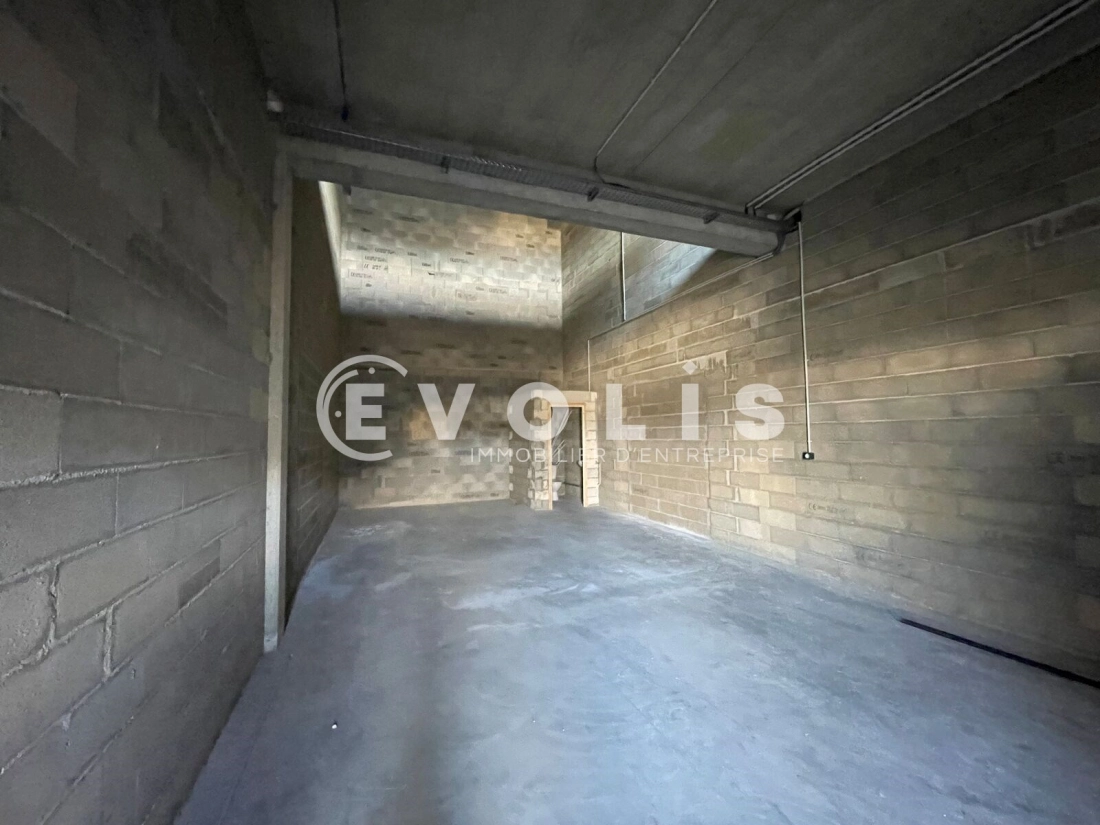 Photo 4 – location Entrepôts / activités	AMBARES ET LAGRAVE (33440)