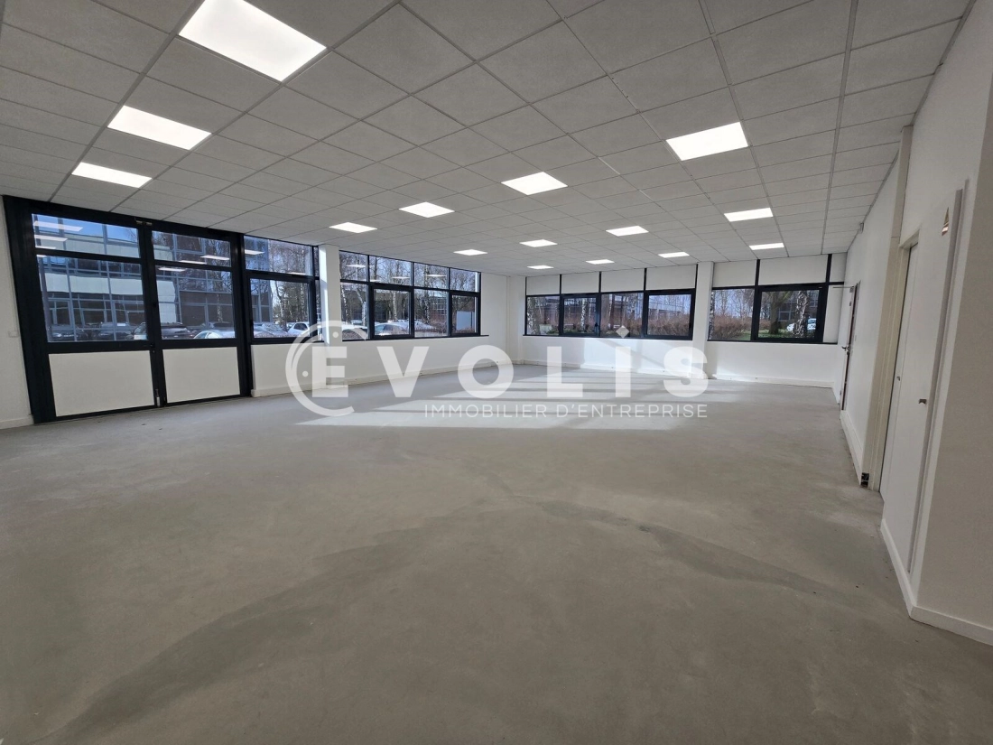 Photo 6 – location Entrepôts / activités	SACLAY (91400)