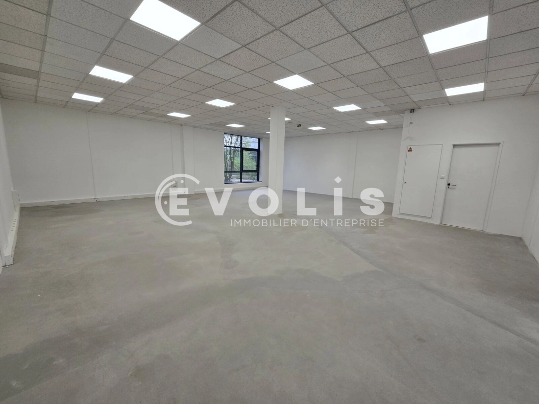 Photo 2 – location Entrepôts / activités	SACLAY (91400)