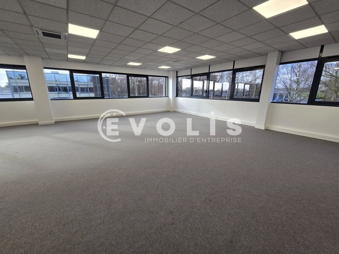 Photo 7 – location Entrepôts / activités	SACLAY (91400)