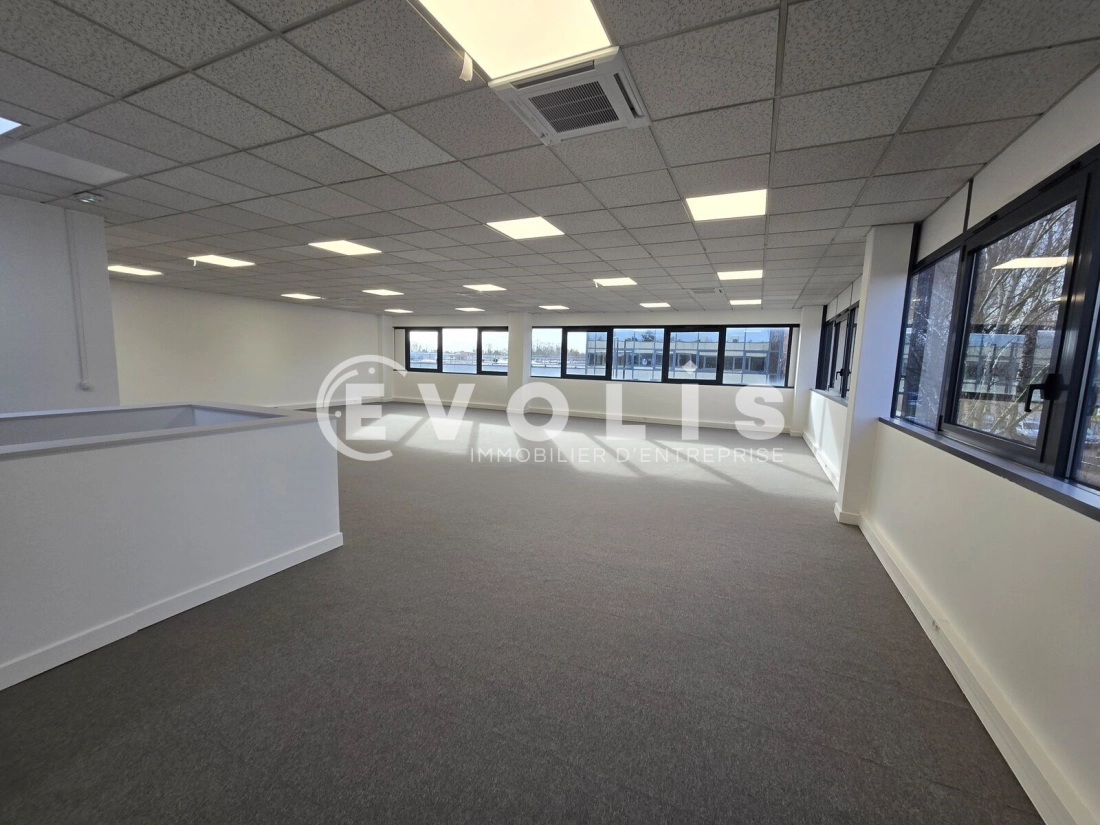 Photo 8 – location Entrepôts / activités	SACLAY (91400)