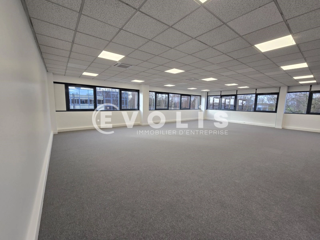 Photo 9 – location Entrepôts / activités	SACLAY (91400)