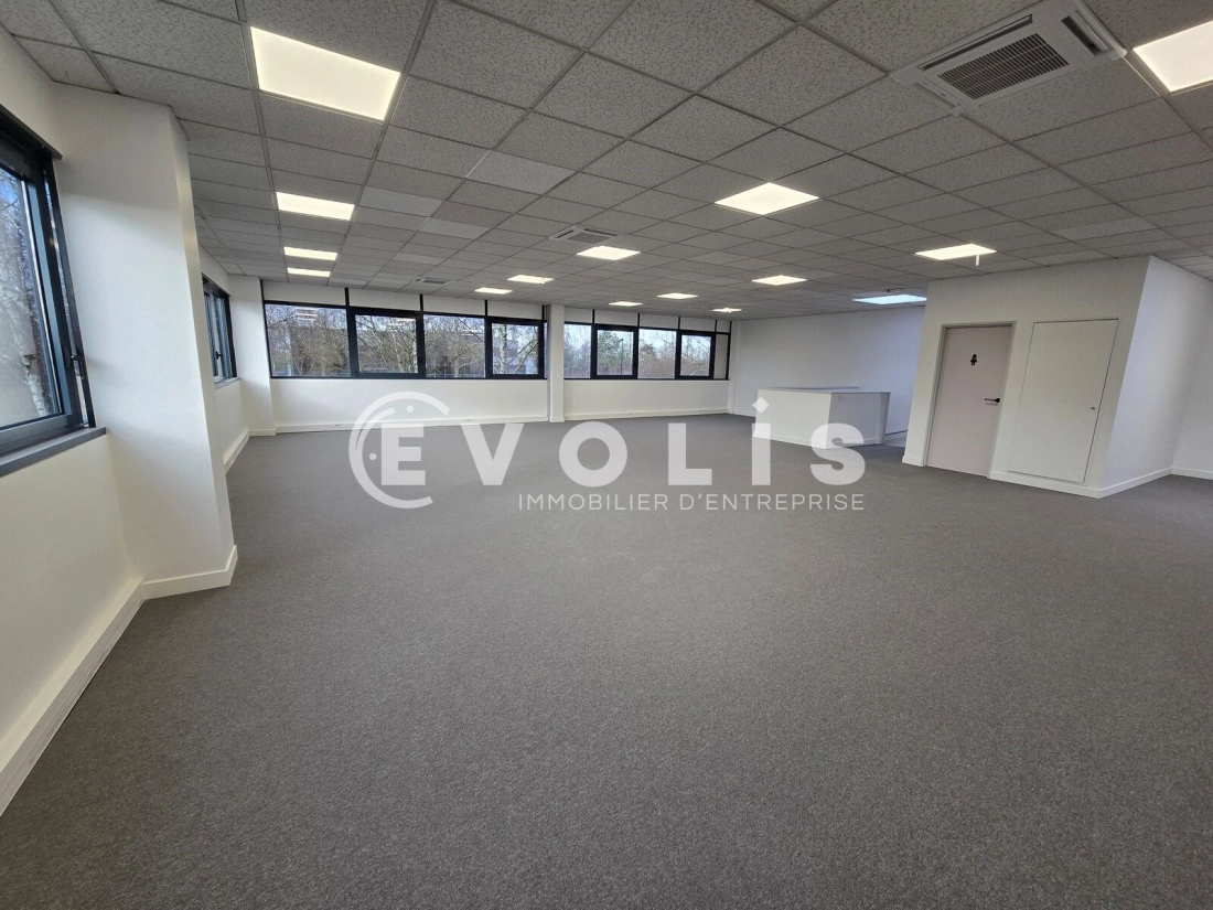 Photo 10 – location Entrepôts / activités	SACLAY (91400)