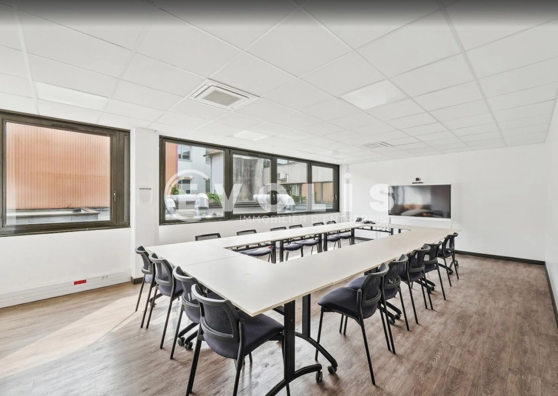 Photo 13 – location Entrepôts / activités	IVRY SUR SEINE (94200)