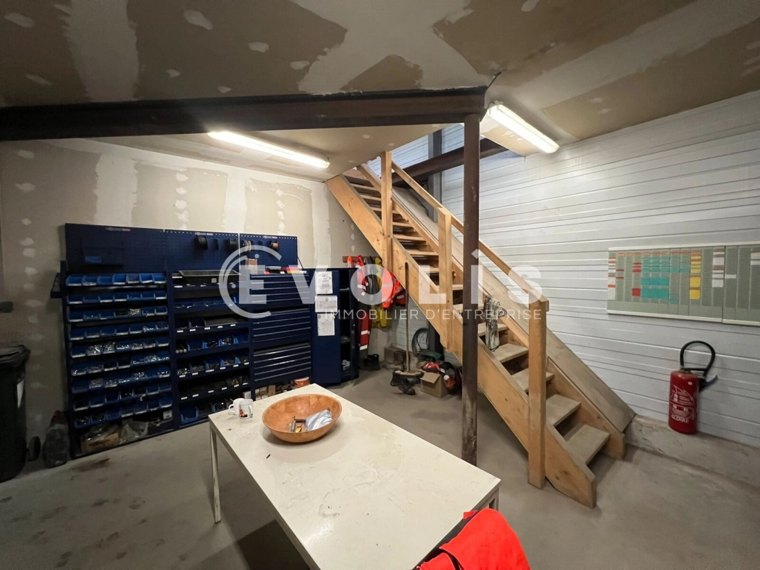 Photo 13 – vente Entrepôts / activités	SAINT RAMBERT EN BUGEY (01230)