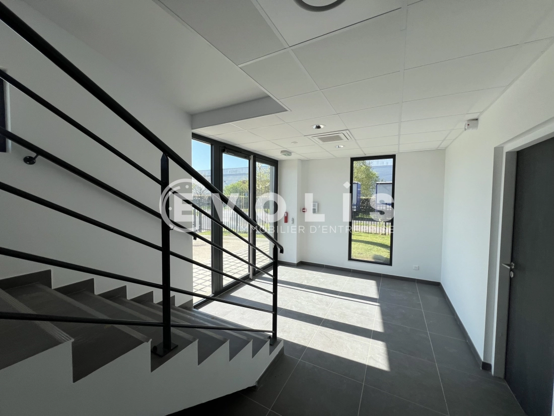 Photo 9 – location Entrepôts / activités	CHANTELOUP EN BRIE (77600)