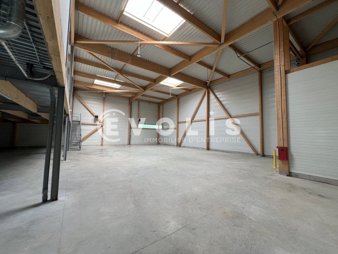 Photo 2 – location Entrepôts / activités	CHANTELOUP EN BRIE (77600)