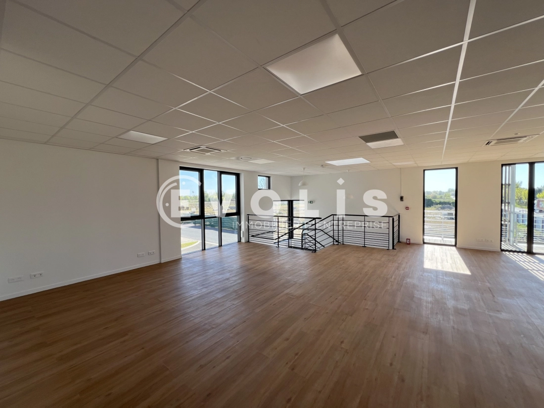 Photo 6 – location Entrepôts / activités	CHANTELOUP EN BRIE (77600)