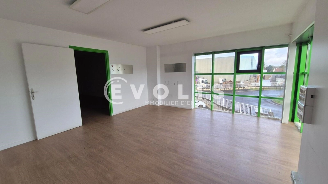 Photo 6 – location Entrepôts / activités	CLAYE SOUILLY (77410)