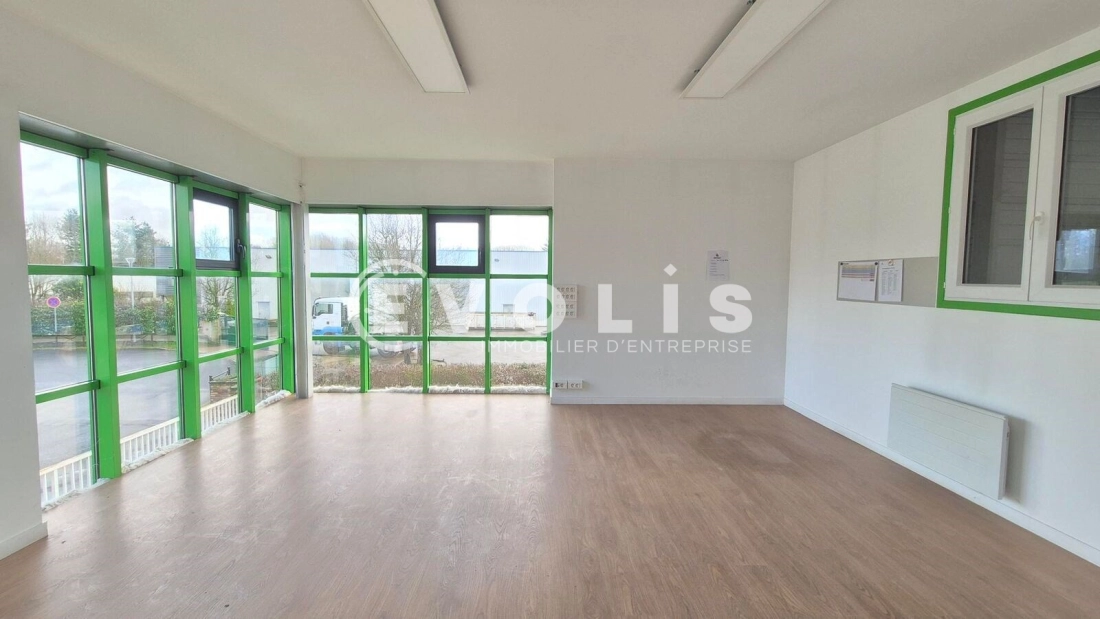 Photo 7 – location Entrepôts / activités	CLAYE SOUILLY (77410)