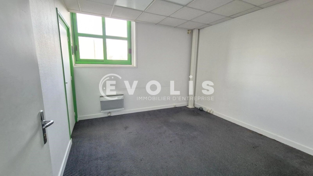 Photo 9 – location Entrepôts / activités	CLAYE SOUILLY (77410)