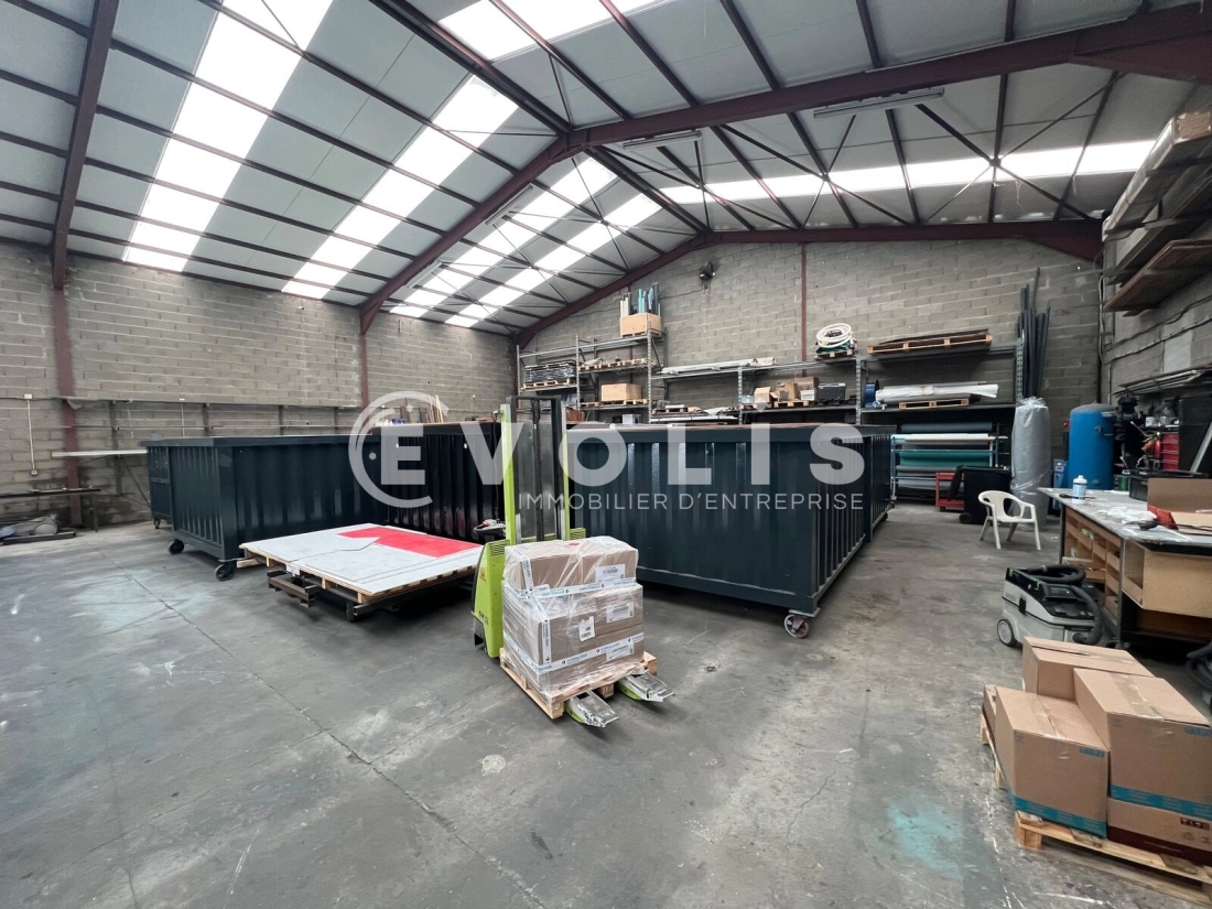 Photo 1 – location Entrepôts / activités	VAUX LE PENIL (77000)