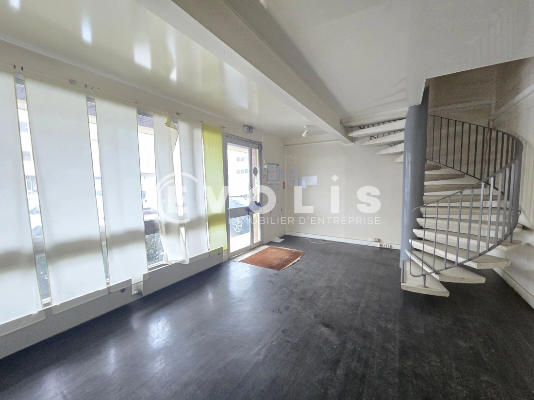 Photo 9 – location Entrepôts / activités	L'HAY LES ROSES (94240)