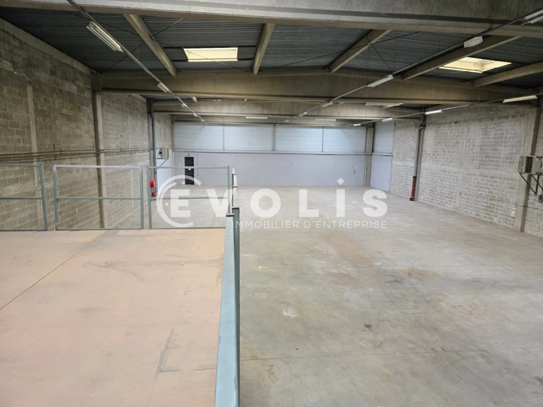 Photo 2 – location Entrepôts / activités	L'HAY LES ROSES (94240)