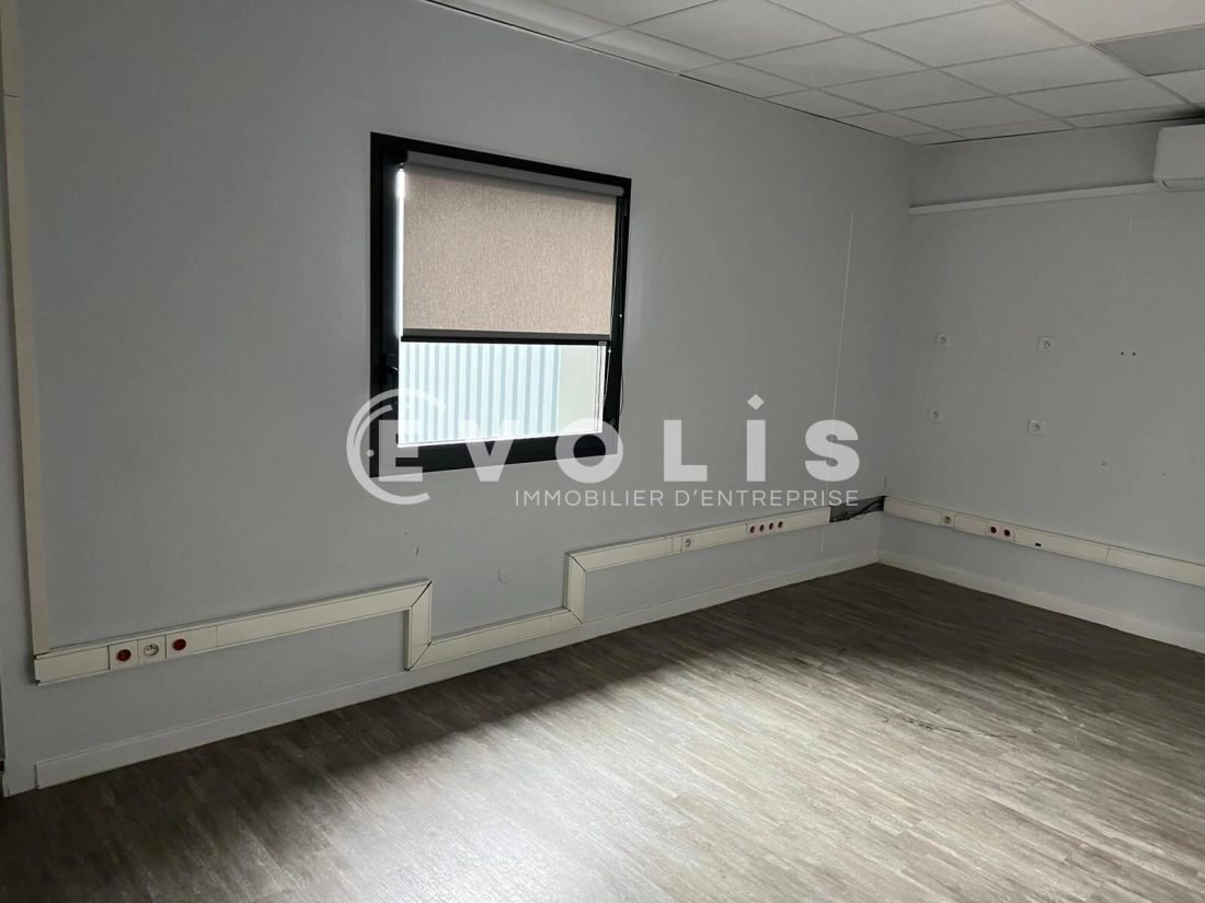Photo 9 – vente Entrepôts / activités	SAINT ANDRE DE CORCY (01390)
