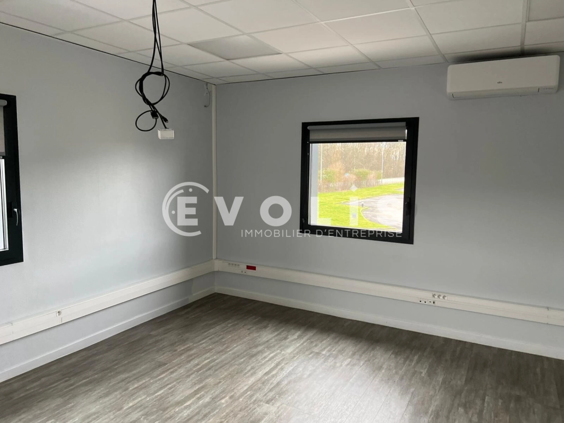 Photo 10 – vente Entrepôts / activités	SAINT ANDRE DE CORCY (01390)