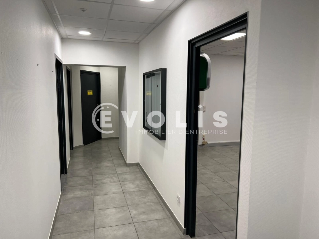 Photo 13 – vente Entrepôts / activités	SAINT ANDRE DE CORCY (01390)