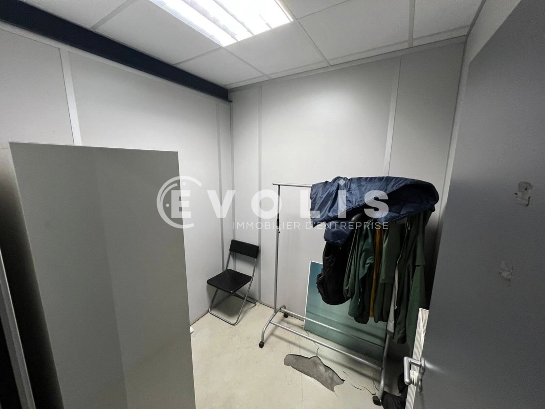 Photo 13 – location Entrepôts / activités	REYRIEUX (01600)