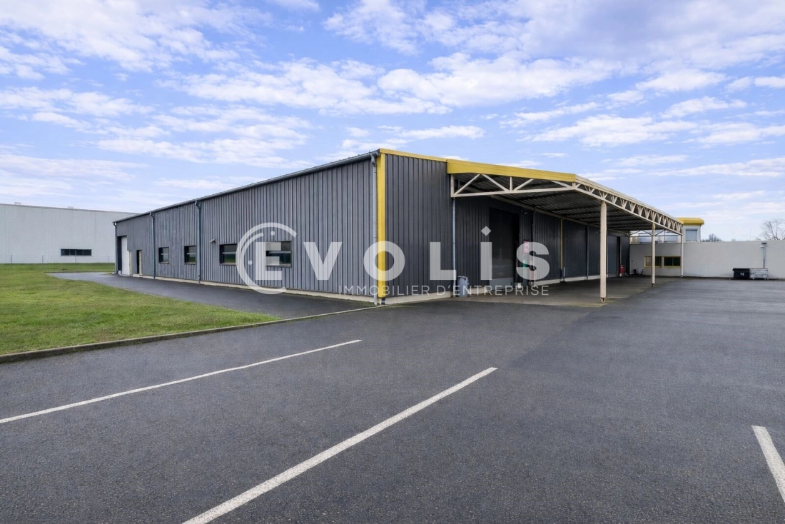 Photo 2 – location Entrepôts / activités	REYRIEUX (01600)